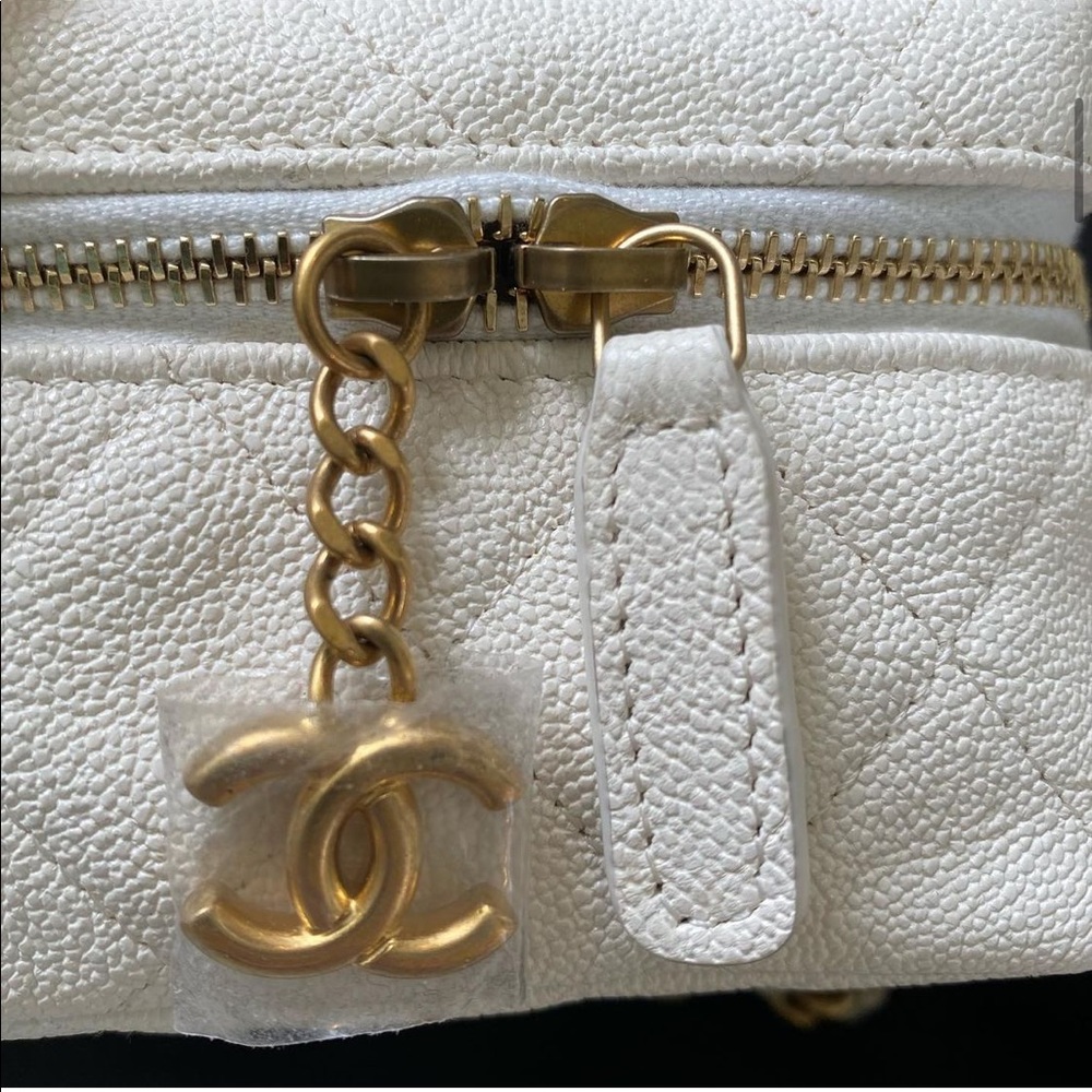 Chanel mini vanity with top handle - Picture 4 of 7
